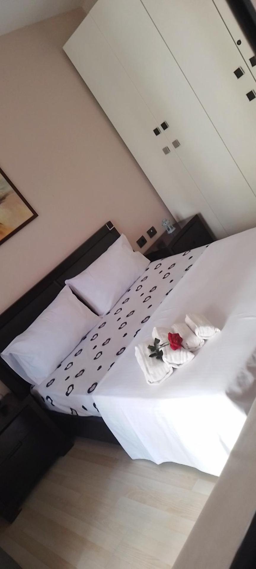 Bora Home Albania Me Vetsherbim 24 Ore Prane Liqenit Tirana Exterior photo